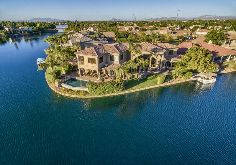 Val Vista Lakes Community